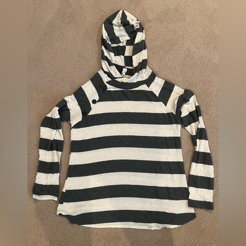 Women’s Striped Hooded Pullover Sweater. Size L.
